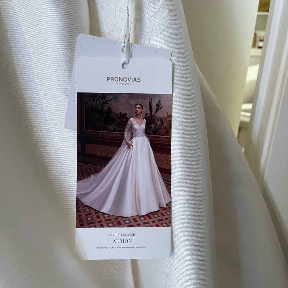 New Pronovias Albion Wedding dress size 10 NWT
